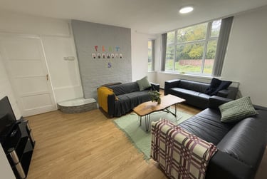 7 bed flat, Birch Polygon, Victoria Park, Manchester, M145HX - Image 2